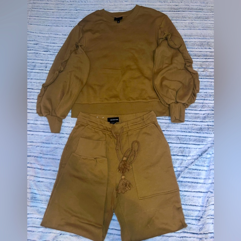 Brown woman sweatsuit xsmall pants small sweat shirt